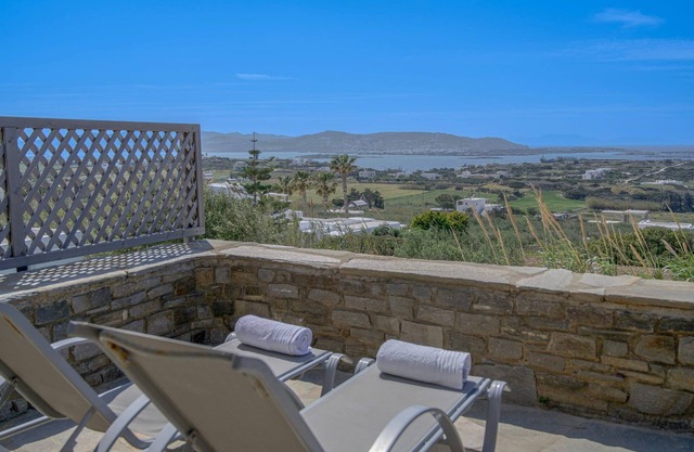 Dazzling Paros Villa | 3 Bedrooms | Villa Contessa | Large Furnished Veranda with Jacuzzi & Brilliant Sea Views | Agia Irini