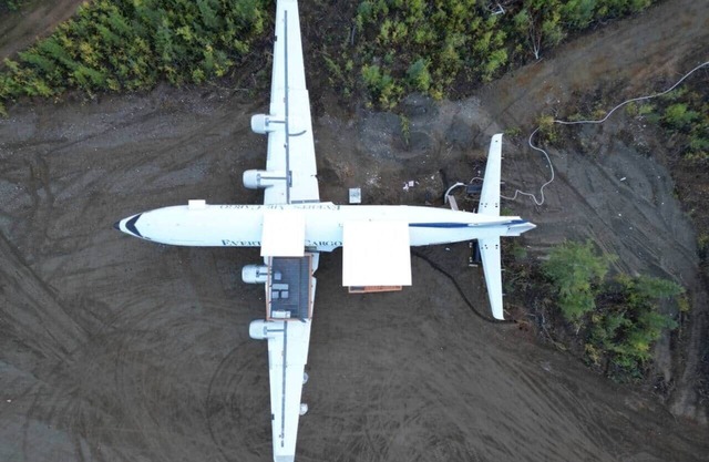 DC6 Airplane House