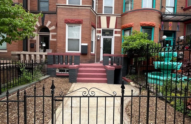 DC brownstone in the historical Bloomingdale district