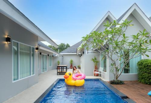 De palm poolvilla by KC