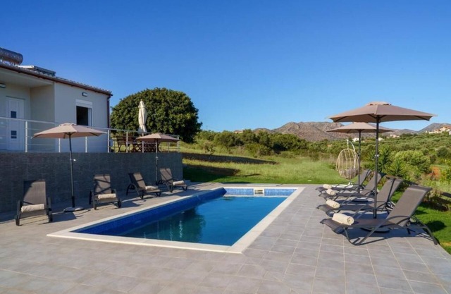 Deatached apartment with shared pool in Tersanas Chania 2 minutes from the beach