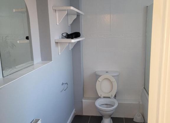 Decent Homes No 4- modern double room