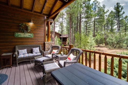Deck and Fire Pit Show Low Villa in the Pines