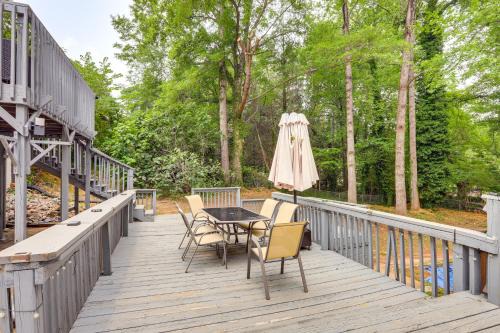 Deck and Game Room Family Home in Stockbridge!