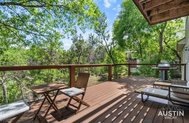 Deck/Balcony Views, Marble Kitchen, Pet Friendly w/ Rowing Machine and Parking