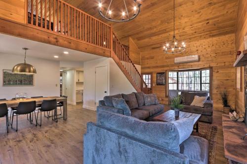 Deck, Games and Fire Pit Modern Pine Cabin!