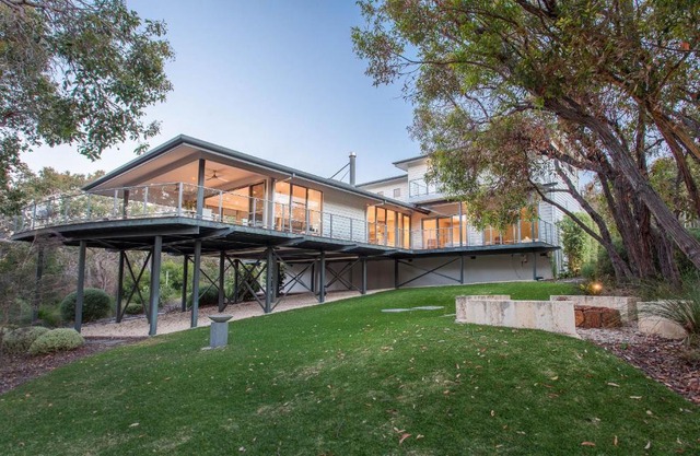 Deck House I Private Properties