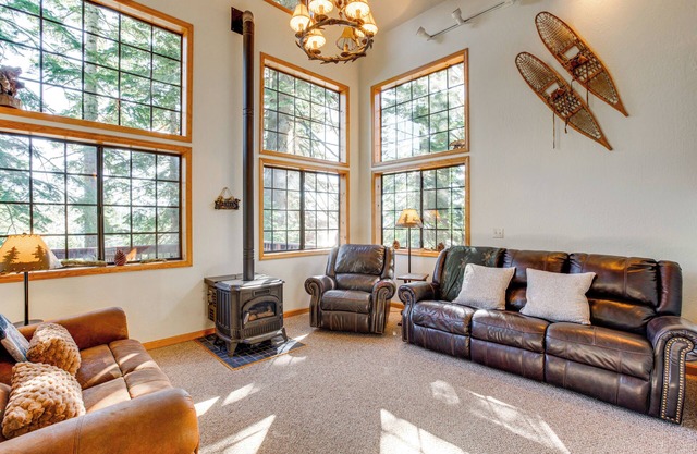 1 Mi to Skiing: Cabin w/ Deck in Bear Valley!