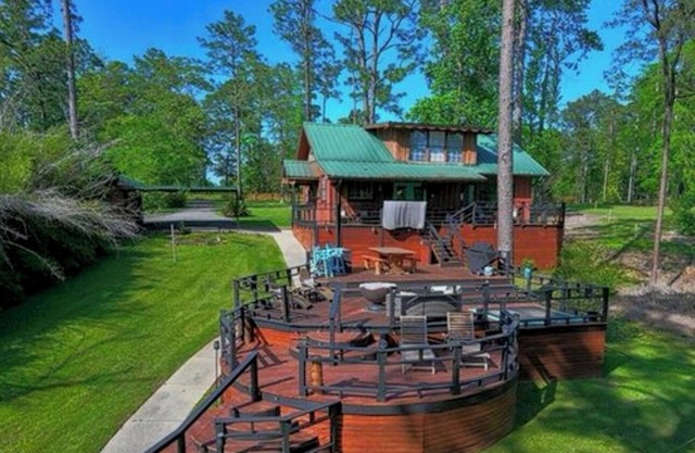 Decked Out was chosen by it's new owners for it's long history of great reviews.