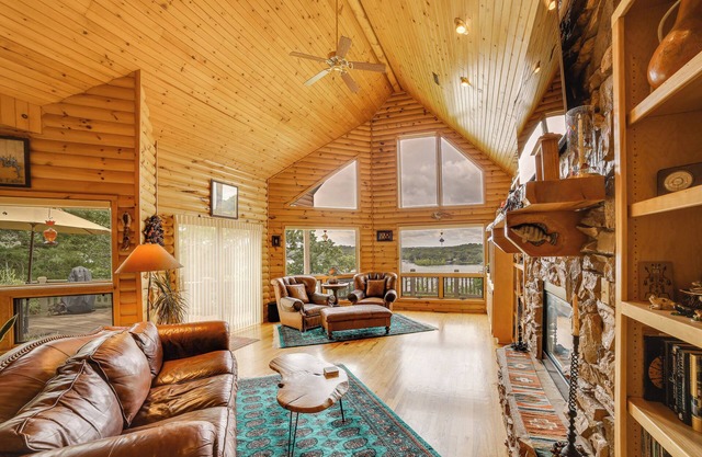 Decks & Views: Spacious Cabin Near Table Rock Lake