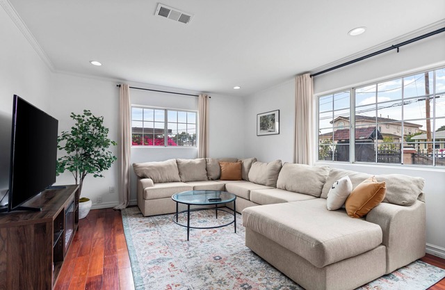 Deco Casa: Cozy Gated Modern Spanish Family Home - 3 min drive to I-10