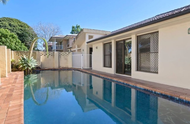 Decorated with love! 4BD Family House w/ Pool