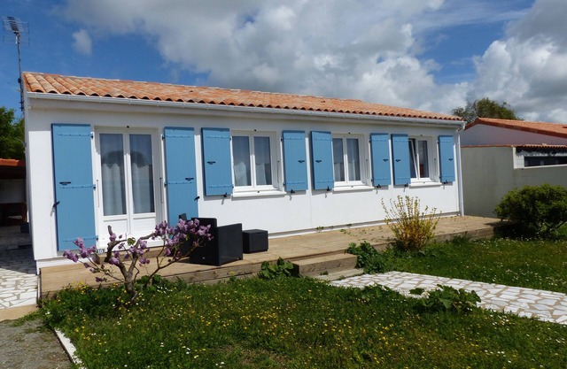 Decoración moderna y de buen gusto, confort, tranquilidad, en el pueblo de pescadores