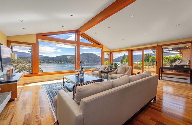 Deep Cove Stunning Waterfront House