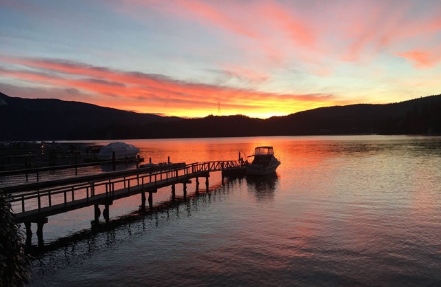 Deep Cove Waterfront - La timonera