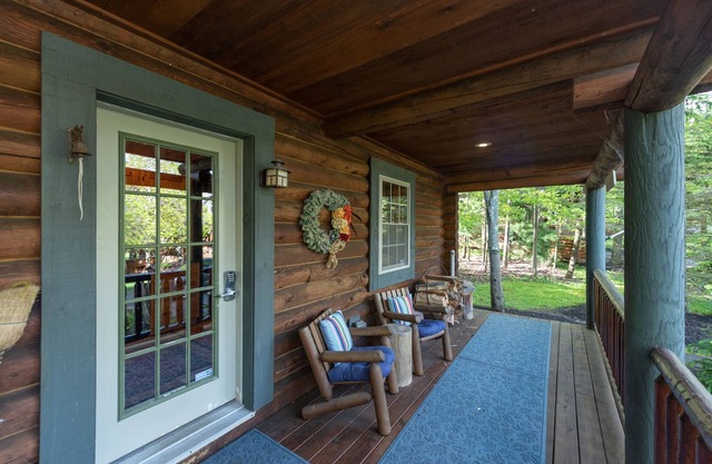 Tree Haus- Lake Area Home en una encantadora comunidad de cabañas