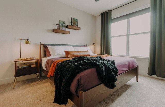 Deep Ellum- Enjoy the Rooftop Pool + Free Secure Parking + Walk to The Factory