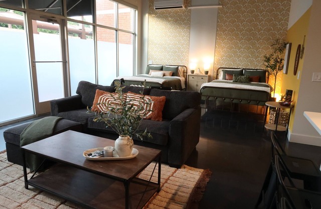 Deep Ellum Loft FREE garage parking & POOL