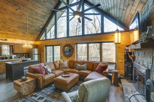 Deep Gap Cabin with 2 Decks and Community Amenities!