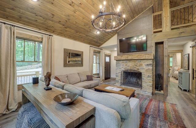 Deep Gap Cabin w/ Deck & Community Pool