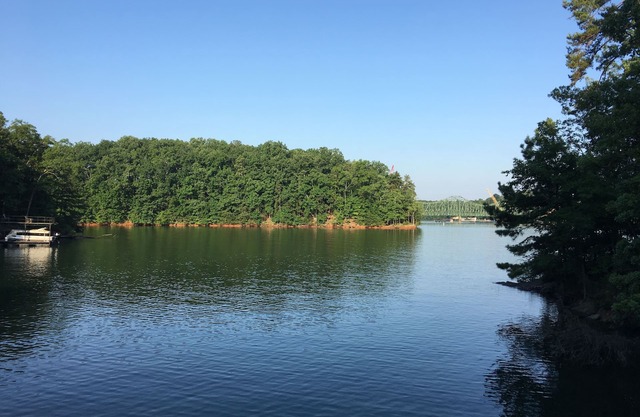 Lake Front - Browns Bridge- 3/2 w / Dock, Pets, * WiFi @ the dock !!