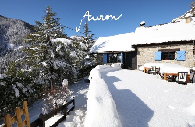 DEER BARN, AURON