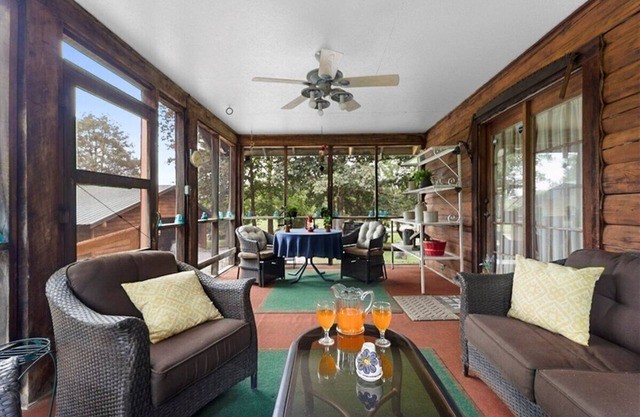 Deer Bend Cabin: A Woodsy Escape in the Heart of Southern Indiana