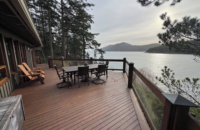 Deer Point Paradise - Private Beach, Incredible Views, Total Privacy
