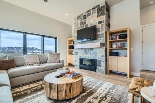 Deer Valley Mountain Luxury at Jordanelle! 893 townhouse