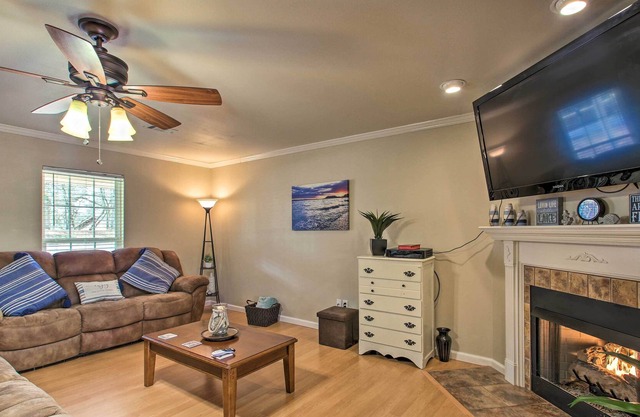 DeGray Getaway w/ Fire Pit, Grill & Large Deck!