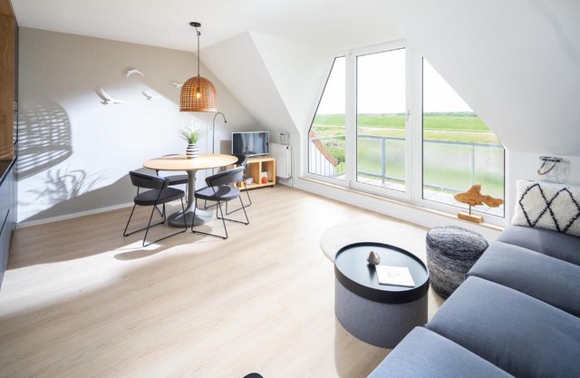 Deichloft - mit Watt- und Hafenblick