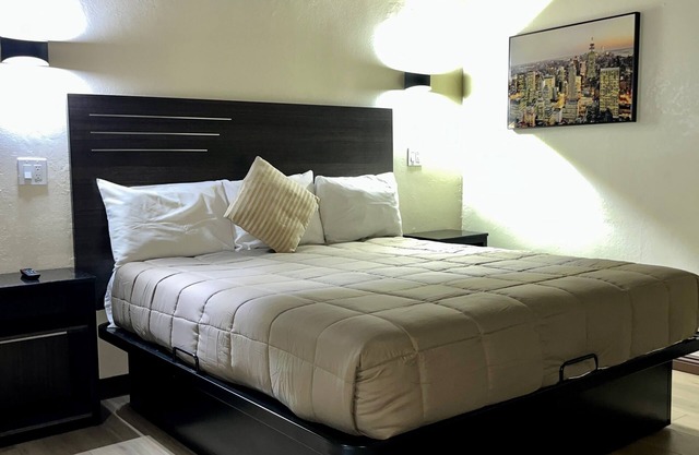 Del Aire Inn