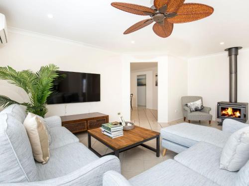 Delamere - Pet Friendly with Fireplace & Firepit