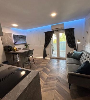 Delfa Luxe Suite