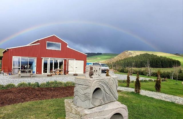 Delightful 1-bed barn with stunning mountain views.