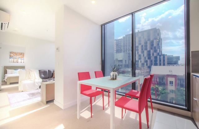 Delightful 1BR on Bouverie St close to Mel uni