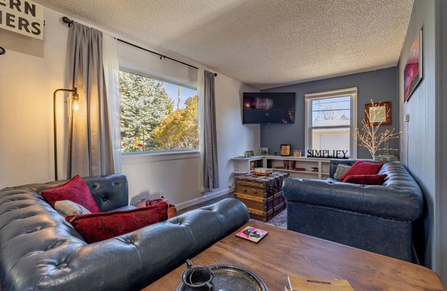 Delightful 2-bedroom house. Convenient location in Cody.
