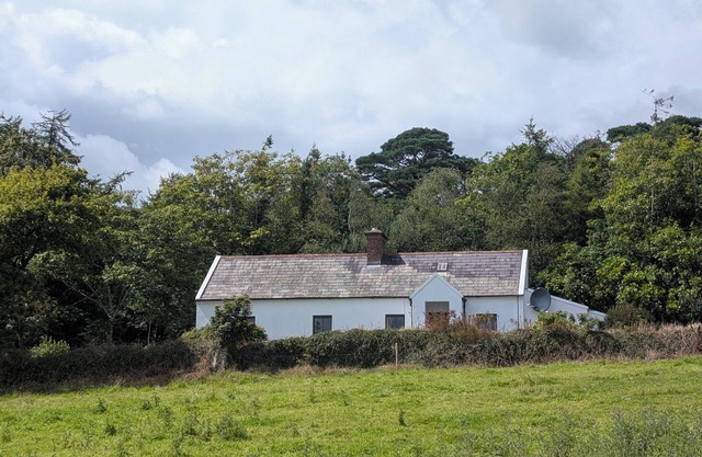 Delightful 2-bedroom Mount Music Cottage on own grounds in Skibbereen