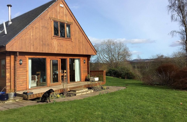 Encantador chalet de 4 dormitorios en 2 plantas ubicado en un hermoso jardín rural.