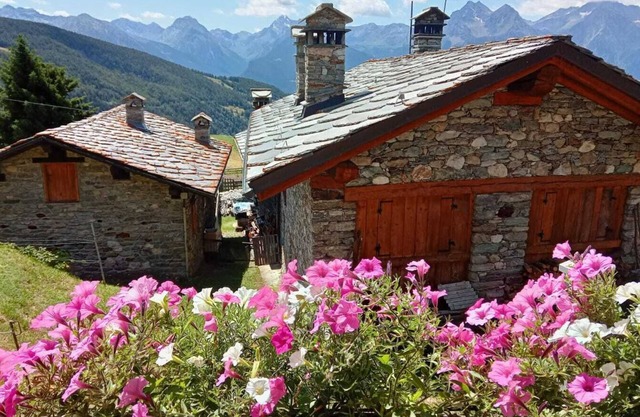 Delightful apartment at 1800m above sea level with a view on the Alps