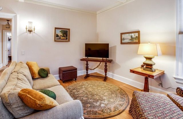 Delightful Apt in Classic Tudor