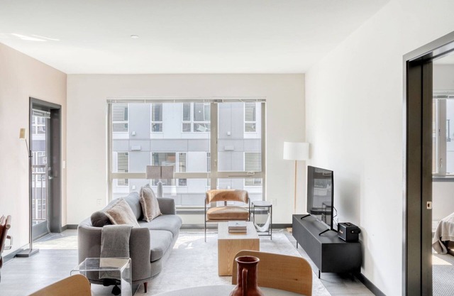 Delightful Bellevue 2BR w/ Yoga Studio, nr Restaurants, by Blueground