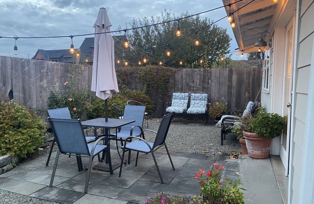 Delightful cottage in the heart of Poulsbo, near Bainbridge Island & Silverdale