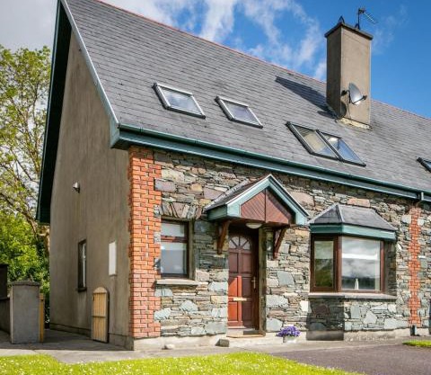 Delightful cottage just steps from Kenmare town
