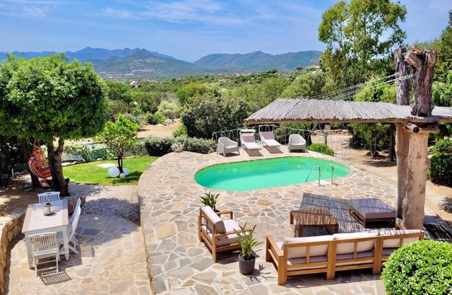 DELIGHTFUL COTTAGE WITH POOL