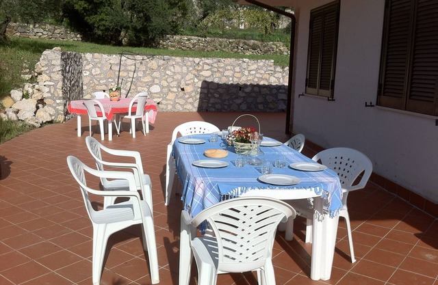 Encantadora casa de campo en el campo con vistas al mar cerca de Formia, entre Roma y Nápoles