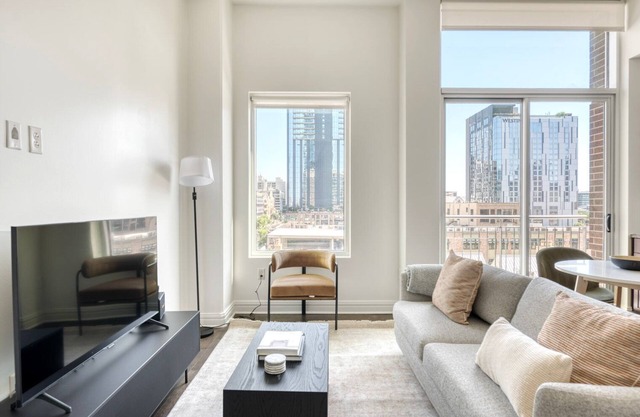 Delightful Downtown 1BR w/ Pool, Doorman & Gym, nr River, by Blueground