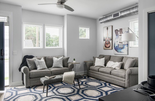 Delightful Getaway! Free Parking, Mins To Broadway!!