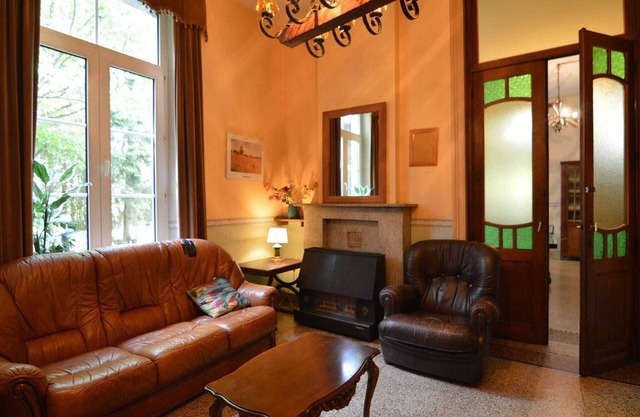 Delightful Holiday Home with Meadow View
