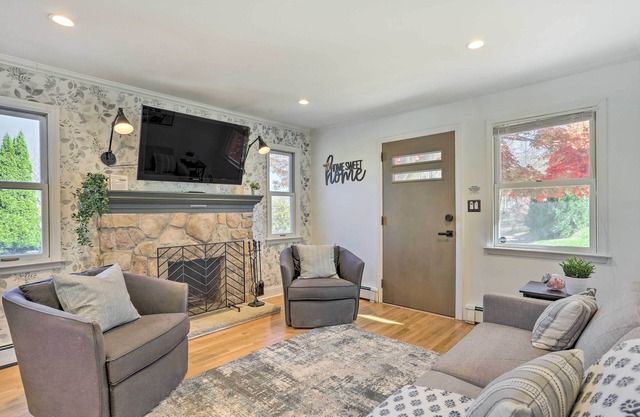 Delightful Home w/ Fire Pit, Walk to Lake!